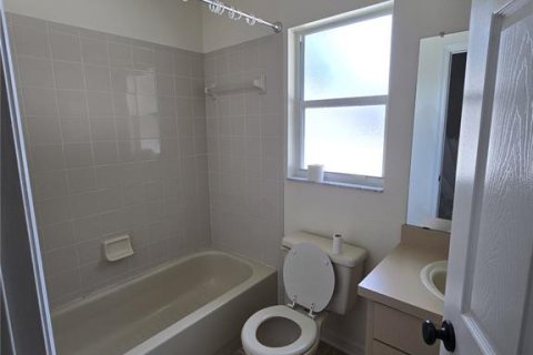 House in Lakeland, Florida 3 bedrooms, 136.75 sq.m. № 2237682 - photo 11