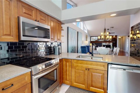 House in Palm Harbor, Florida 4 bedrooms, 186.36 sq.m. № 1572773 - photo 9