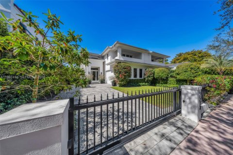 Touwnhouse à vendre à Coral Gables, Floride: 4 chambres, 339.09 m2 № 2090119 - photo 2