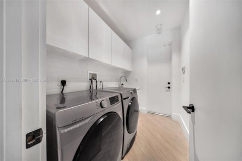 Touwnhouse à vendre à Coral Gables, Floride: 4 chambres, 339.09 m2 № 2090119 - photo 25