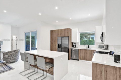 House in Cutler Bay, Florida 4 bedrooms, 213.49 sq.m. № 2428567 - photo 4