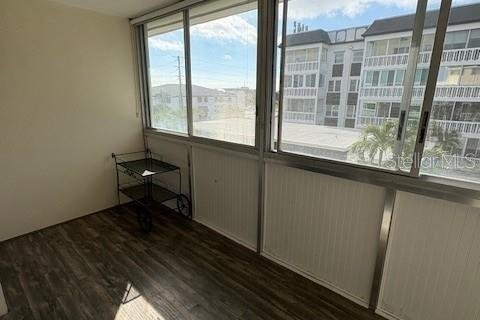 Condominio en alquiler en Belleair Bluffs, Florida, 2 dormitorios, 105.26 m2 № 2094016 - foto 9
