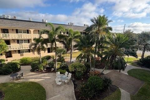 Condominio en Belleair Bluffs, Florida, 2 dormitorios  № 2094016