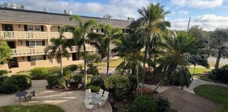 Condominio en Belleair Bluffs, Florida, 2 dormitorios  № 2094016