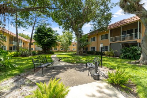Condo in Wilton Manors, Florida, 2 bedrooms  № 2083643 - photo 19