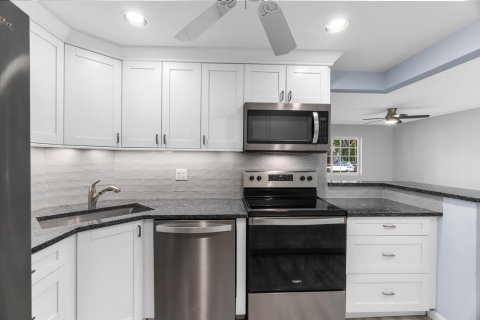 Condo in Wilton Manors, Florida, 2 bedrooms  № 2083643 - photo 2