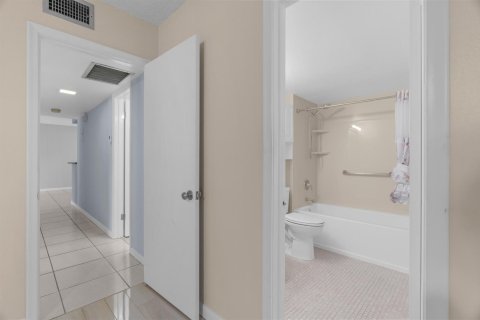 Condo in Wilton Manors, Florida, 2 bedrooms  № 2083643 - photo 10