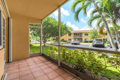 Condo in Wilton Manors, Florida, 2 bedrooms  № 2083643 - photo 16