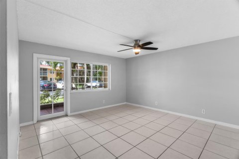 Condo in Wilton Manors, Florida, 2 bedrooms  № 2083643 - photo 4
