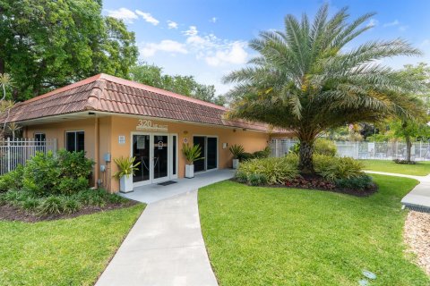 Condo in Wilton Manors, Florida, 2 bedrooms  № 2083643 - photo 24