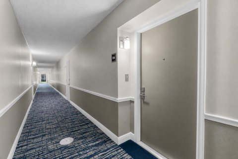 Condo in Wilton Manors, Florida, 2 bedrooms  № 2083643 - photo 21