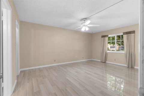 Condo in Wilton Manors, Florida, 2 bedrooms  № 2083643 - photo 13