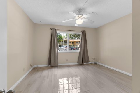 Condo in Wilton Manors, Florida, 2 bedrooms  № 2083643 - photo 8