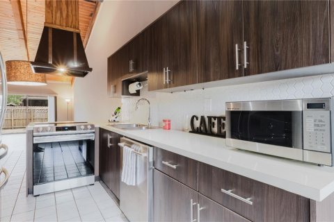 Купить виллу или дом в Пемброк-Пайнс, Флорида 2 спальни, 111.11м2, № 1929888 - фото 14