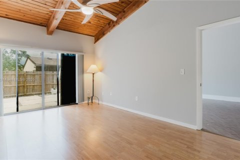 Купить виллу или дом в Пемброк-Пайнс, Флорида 2 спальни, 111.11м2, № 1929888 - фото 30