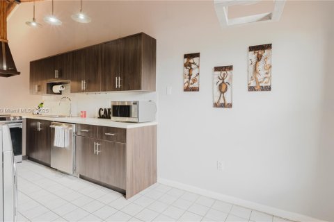 Купить виллу или дом в Пемброк-Пайнс, Флорида 2 спальни, 111.11м2, № 1929888 - фото 10