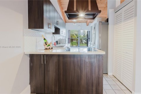 Купить виллу или дом в Пемброк-Пайнс, Флорида 2 спальни, 111.11м2, № 1929888 - фото 15