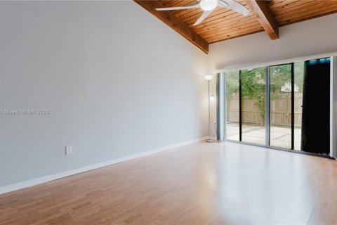 Купить виллу или дом в Пемброк-Пайнс, Флорида 2 спальни, 111.11м2, № 1929888 - фото 29