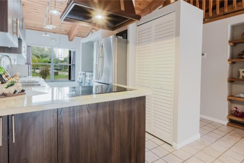 Купить виллу или дом в Пемброк-Пайнс, Флорида 2 спальни, 111.11м2, № 1929888 - фото 22