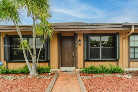 Купить виллу или дом в Пемброк-Пайнс, Флорида 2 спальни, 111.11м2, № 1929888 - фото 5