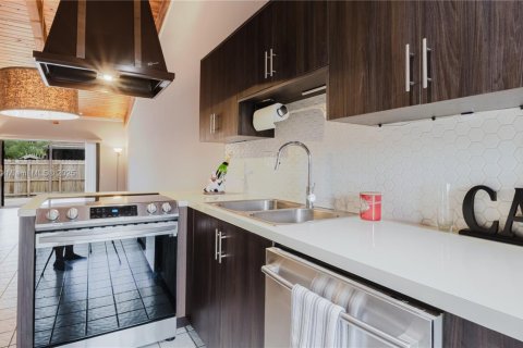 Купить виллу или дом в Пемброк-Пайнс, Флорида 2 спальни, 111.11м2, № 1929888 - фото 13