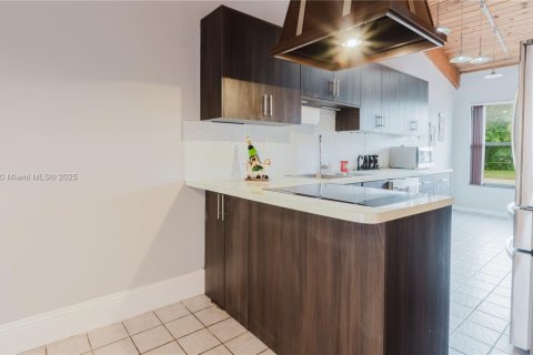 Купить виллу или дом в Пемброк-Пайнс, Флорида 2 спальни, 111.11м2, № 1929888 - фото 16