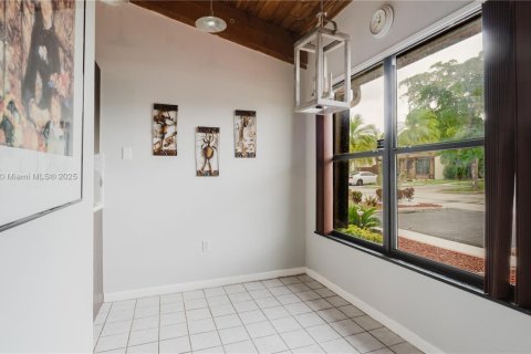 Купить виллу или дом в Пемброк-Пайнс, Флорида 2 спальни, 111.11м2, № 1929888 - фото 9