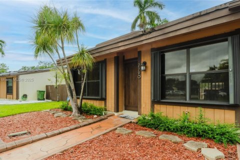 Купить виллу или дом в Пемброк-Пайнс, Флорида 2 спальни, 111.11м2, № 1929888 - фото 4