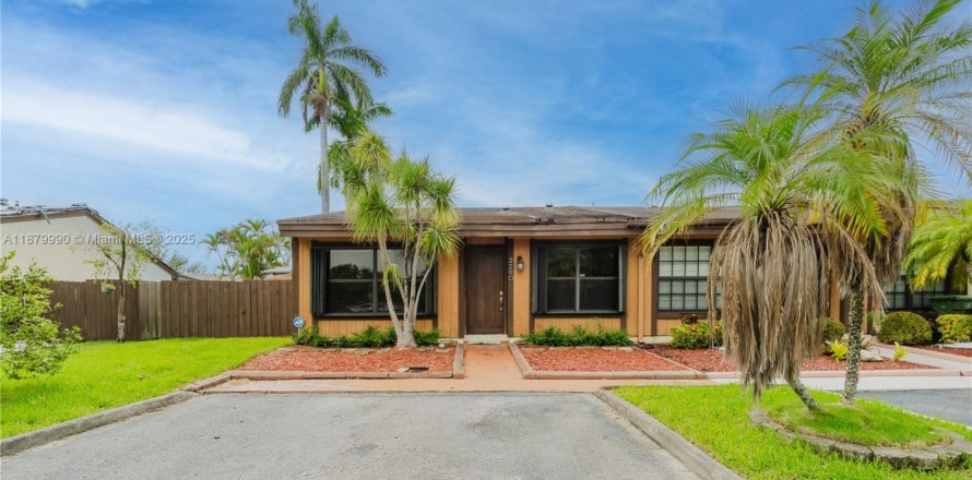 Casa en Pembroke Pines, Florida 2 dormitorios, 111.11 m2 № 1929888