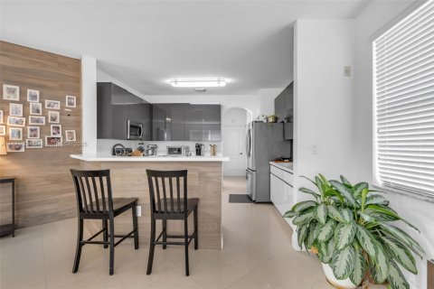 House in Doral, Florida 5 bedrooms, 339.09 sq.m. № 1897857 - photo 30