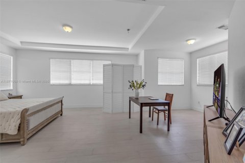 House in Doral, Florida 5 bedrooms, 339.09 sq.m. № 1897857 - photo 14