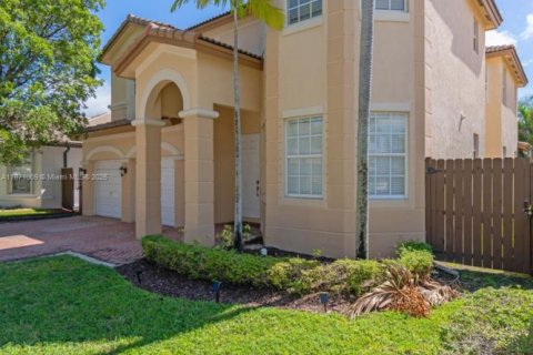 House in Doral, Florida 5 bedrooms, 339.09 sq.m. № 1897857 - photo 2