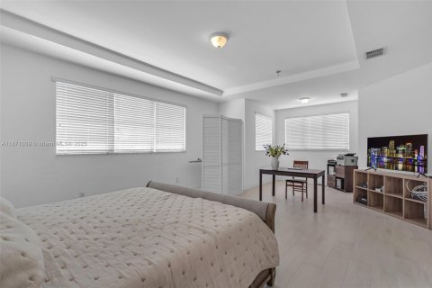 House in Doral, Florida 5 bedrooms, 339.09 sq.m. № 1897857 - photo 15
