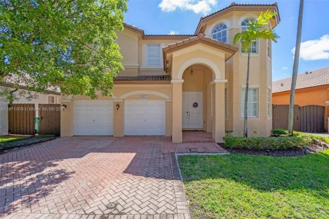 House in Doral, Florida 5 bedrooms, 339.09 sq.m. № 1897857 - photo 3
