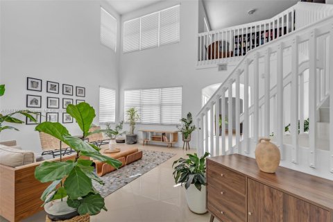 House in Doral, Florida 5 bedrooms, 339.09 sq.m. № 1897857 - photo 26