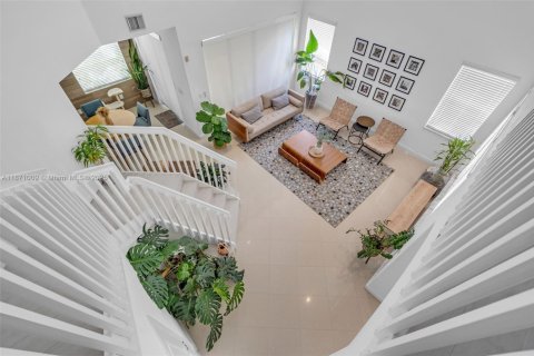 House in Doral, Florida 5 bedrooms, 339.09 sq.m. № 1897857 - photo 11