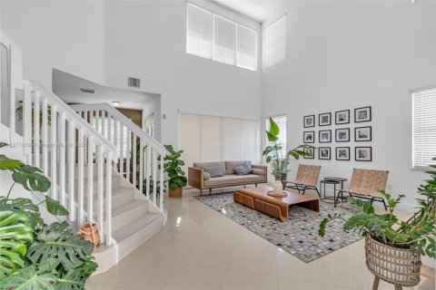 House in Doral, Florida 5 bedrooms, 339.09 sq.m. № 1897857 - photo 8