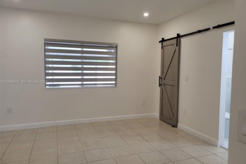 House in Homestead, Florida 4 bedrooms, 152.45 sq.m. № 2402445 - photo 4