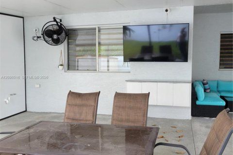 House in Homestead, Florida 4 bedrooms, 152.45 sq.m. № 2402445 - photo 23