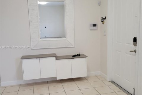 House in Homestead, Florida 4 bedrooms, 152.45 sq.m. № 2402445 - photo 2