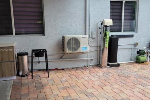House in Homestead, Florida 4 bedrooms, 152.45 sq.m. № 2402445 - photo 22