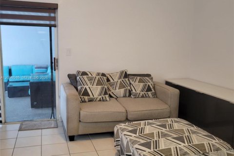 House in Homestead, Florida 4 bedrooms, 152.45 sq.m. № 2402445 - photo 15