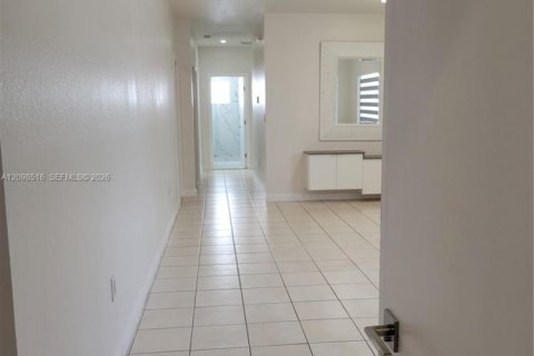 House in Homestead, Florida 4 bedrooms, 152.45 sq.m. № 2402445 - photo 12