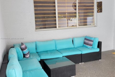 House in Homestead, Florida 4 bedrooms, 152.45 sq.m. № 2402445 - photo 21