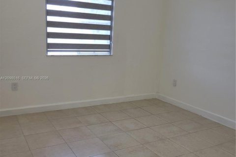 House in Homestead, Florida 4 bedrooms, 152.45 sq.m. № 2402445 - photo 6