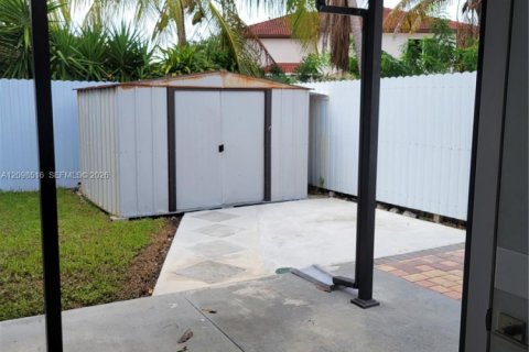 House in Homestead, Florida 4 bedrooms, 152.45 sq.m. № 2402445 - photo 26
