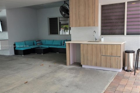 House in Homestead, Florida 4 bedrooms, 152.45 sq.m. № 2402445 - photo 24