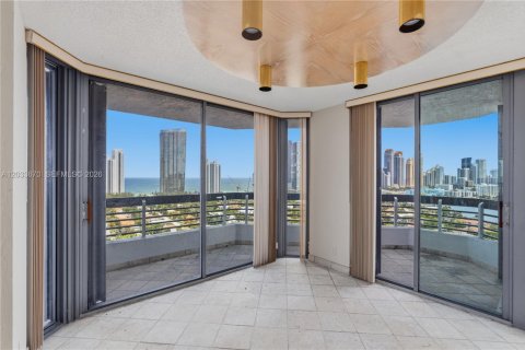 Condo in Aventura, Florida, 2 bedrooms  № 2087359 - photo 22