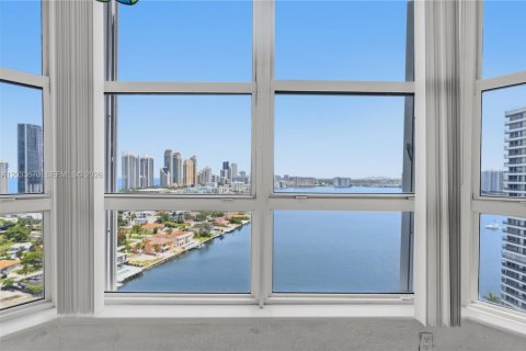 Condo in Aventura, Florida, 2 bedrooms  № 2087359 - photo 20