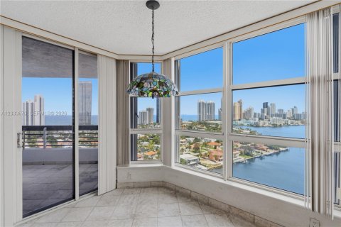 Condo in Aventura, Florida, 2 bedrooms  № 2087359 - photo 18
